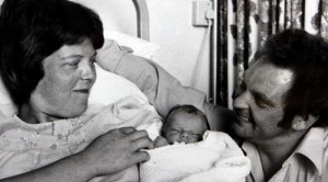 Dünyanın ilk tüp bebek annesi hayatını kaybetti