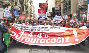 Taksim'de 4+4+4 protestosu