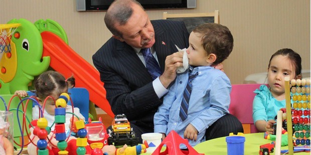 Erdoğan bu kez de anneye kızdı: "Çocuğu hasta etmişsin"